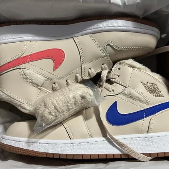 Jordan AJ1 Mid Utility NWB - Picture 2 of 3